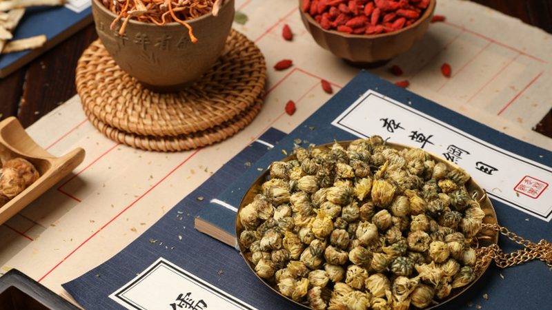 理疗手法是通过按摩、推拿等方式，调整骨盆位置，缓解疼痛。常见的理疗手法有：